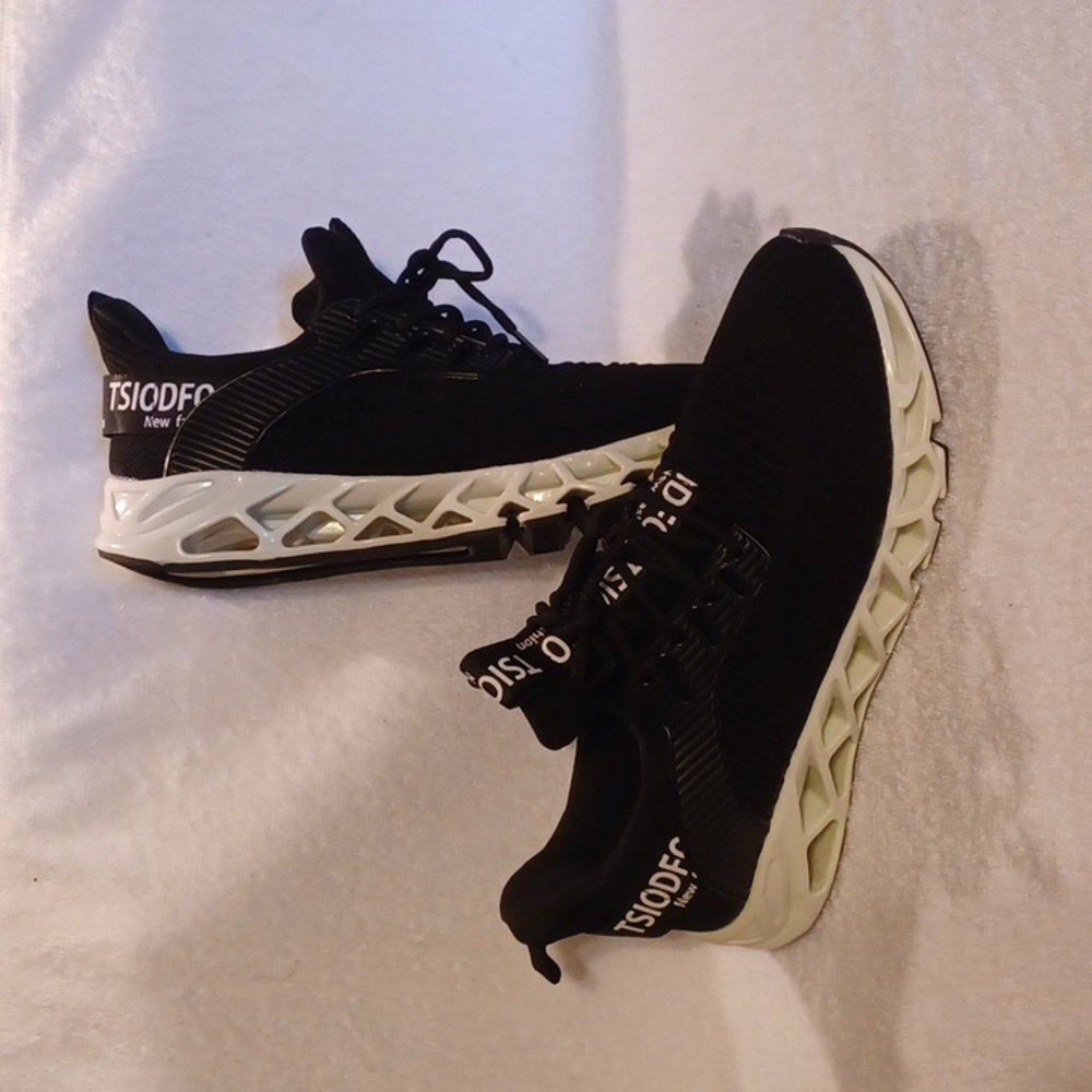 Slip on sneakers for women running athletic shoes size 40 black and white